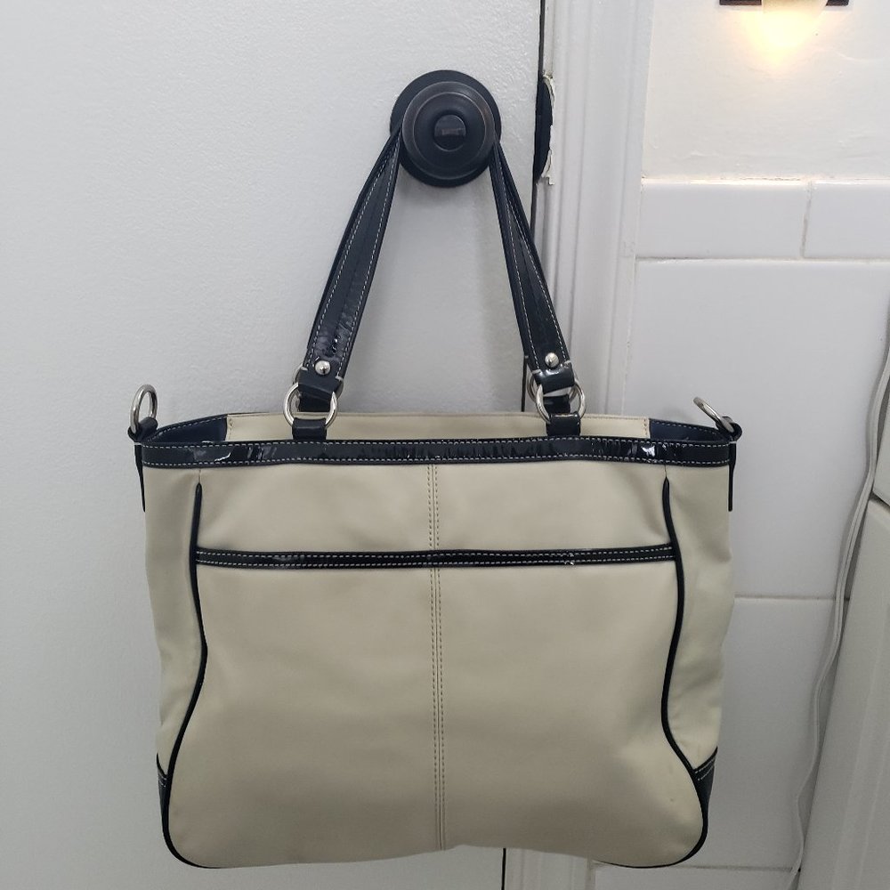 RARE**Coach bone with navy trim leather Laura handbag. - Picture 2 of 8